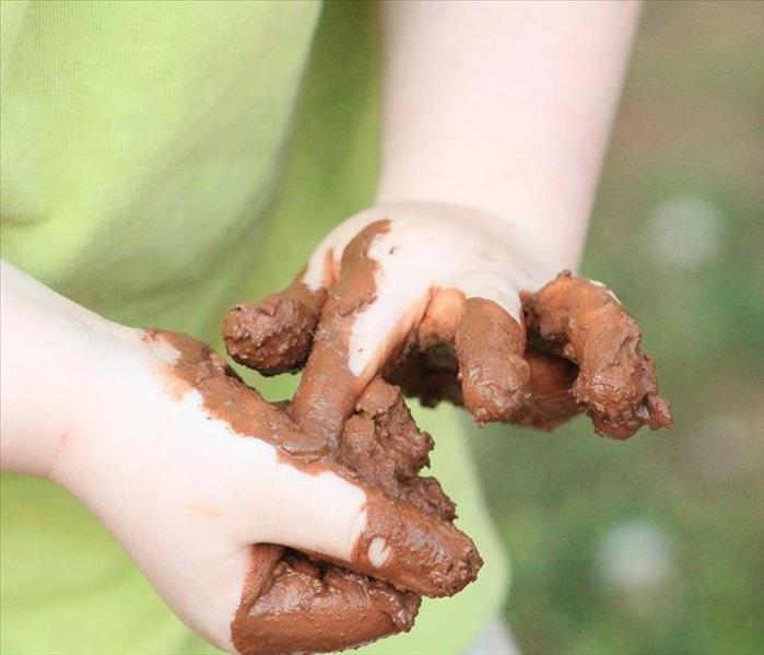kids muddy hands